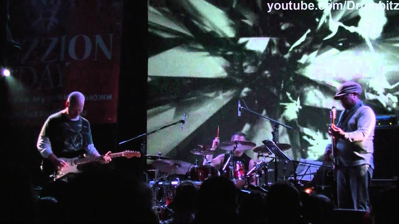 [FHD] Oz Noy Trio feat Dave Weckl - Schizophrenic (Dave Weckl drum solo) @ Live in Moscow 2011