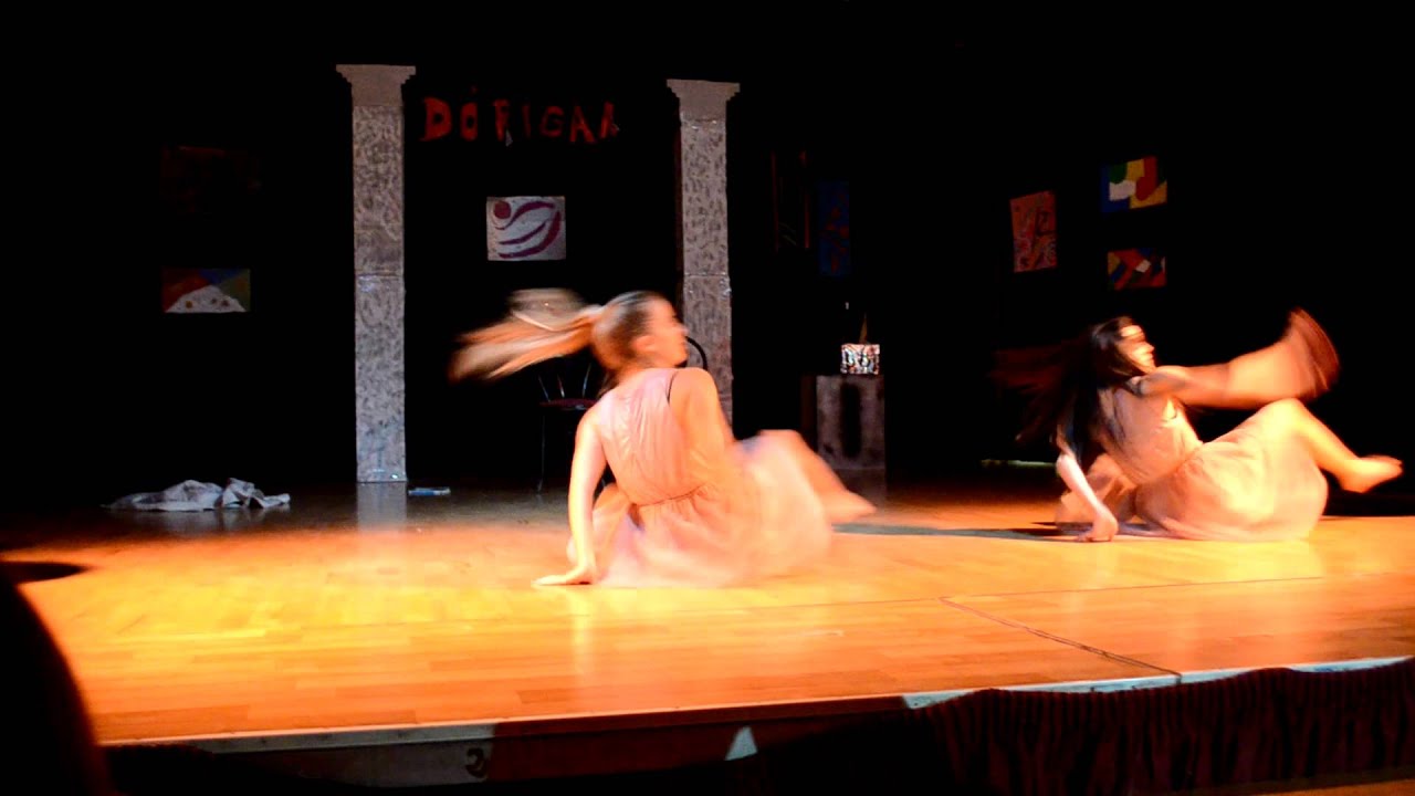 visatantes en el  museo