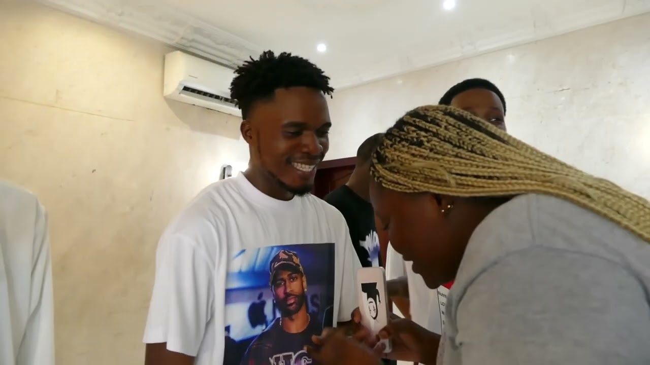 Congo  kiss or slap