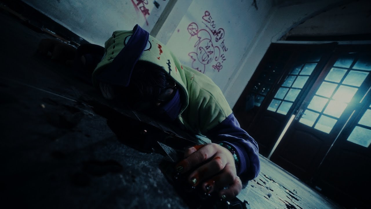 2504, Jiinzo - crawling (official video)