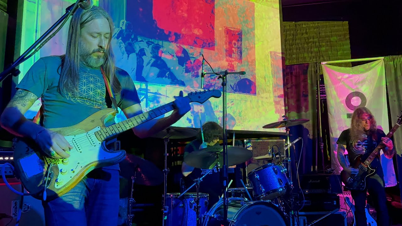 Earthless 
