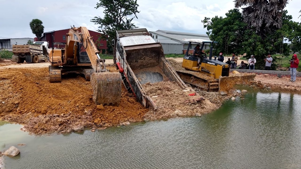 Mix! Dump Truck 5ton&25ton&dozer Drive Back Uploading Landslide Overturned into Canal water Incredi…