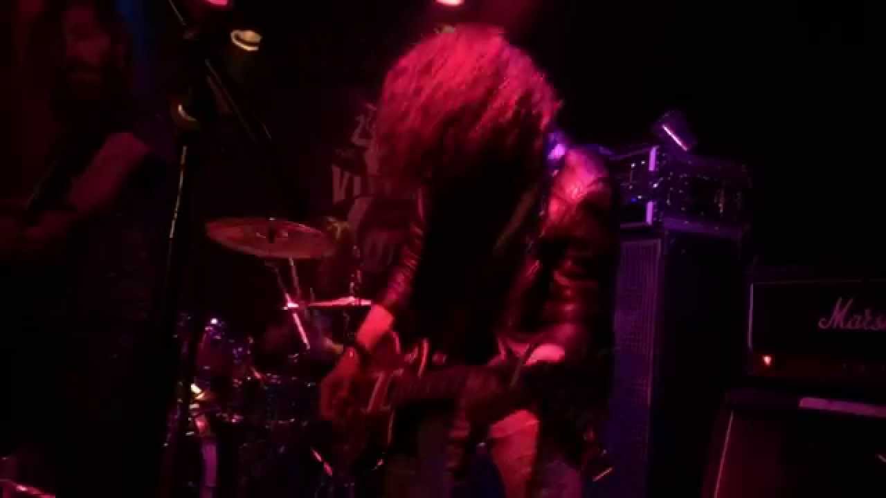 Crash FistFight - Bad Moon Rising (Live)