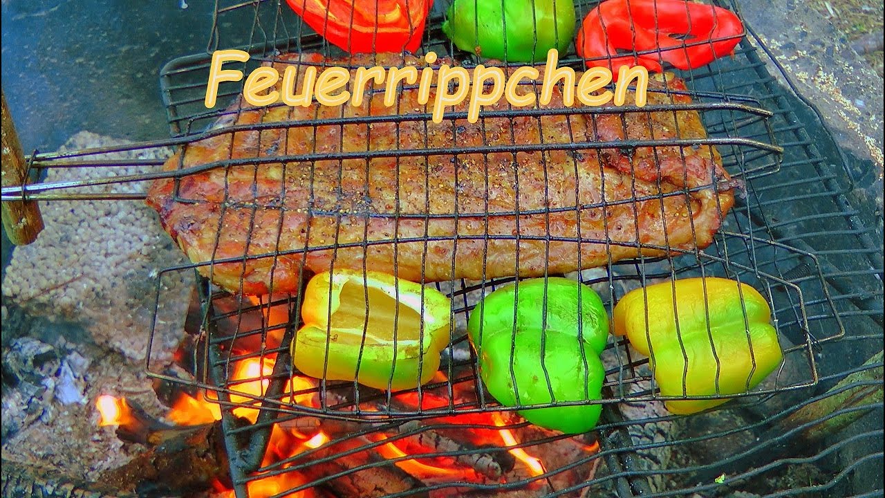 Oberlecker: Schweinerippen über Feuer und Glut, rustikal gegrillt.
