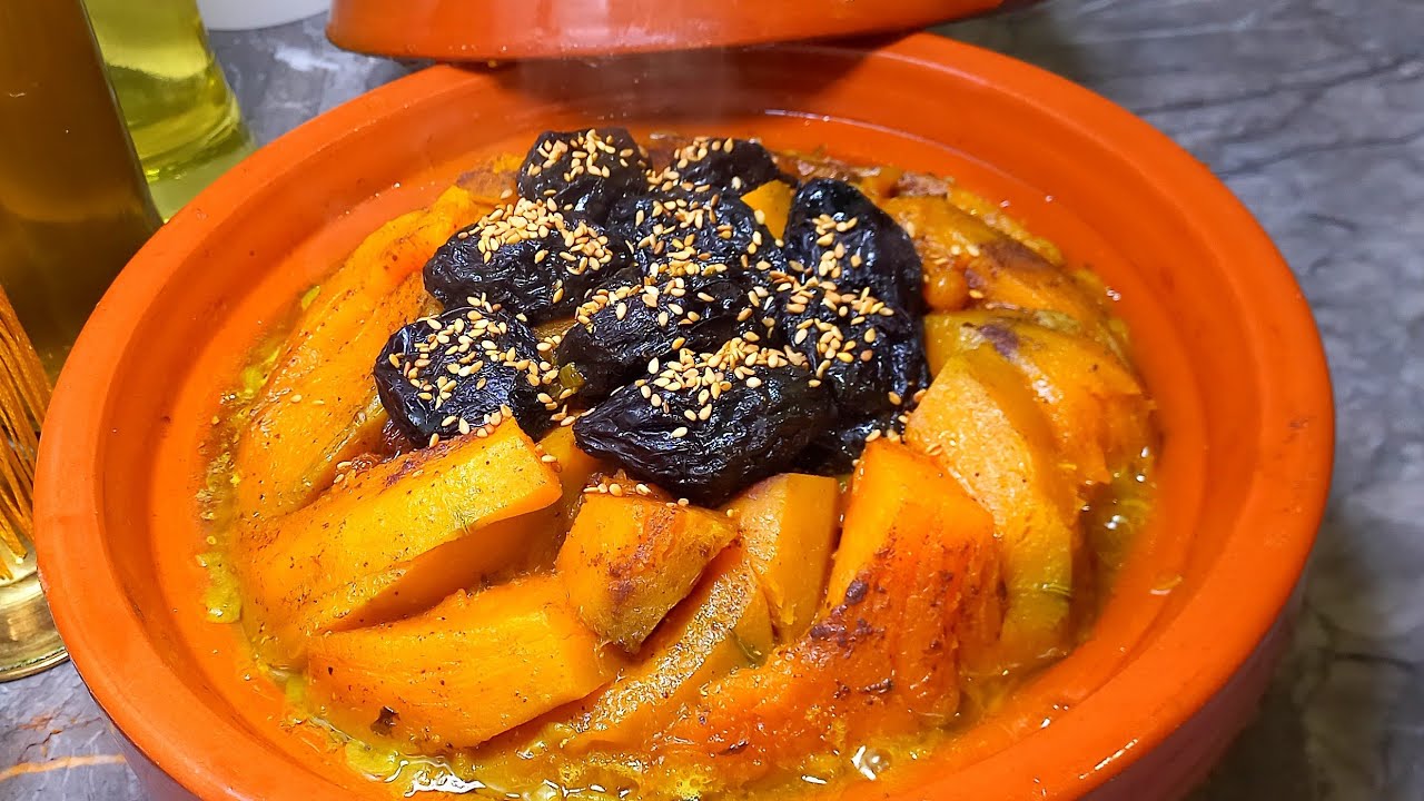 طاجين مغربي معسل بالقرعة الحمراء(اليقطين) و البرقوق كيجي رائع معلك و معسل مذاق أكثر من رائع ♥️🇲🇦