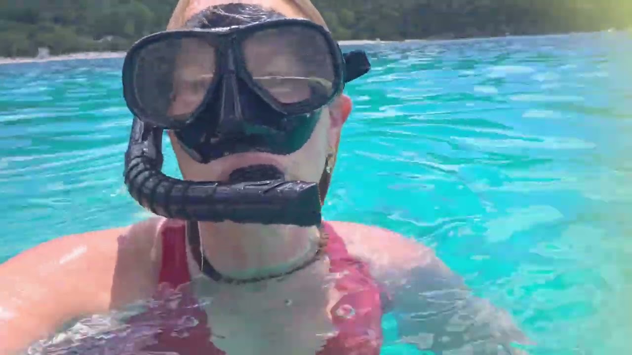 Chasing fish - raw footage of Trunk Bay