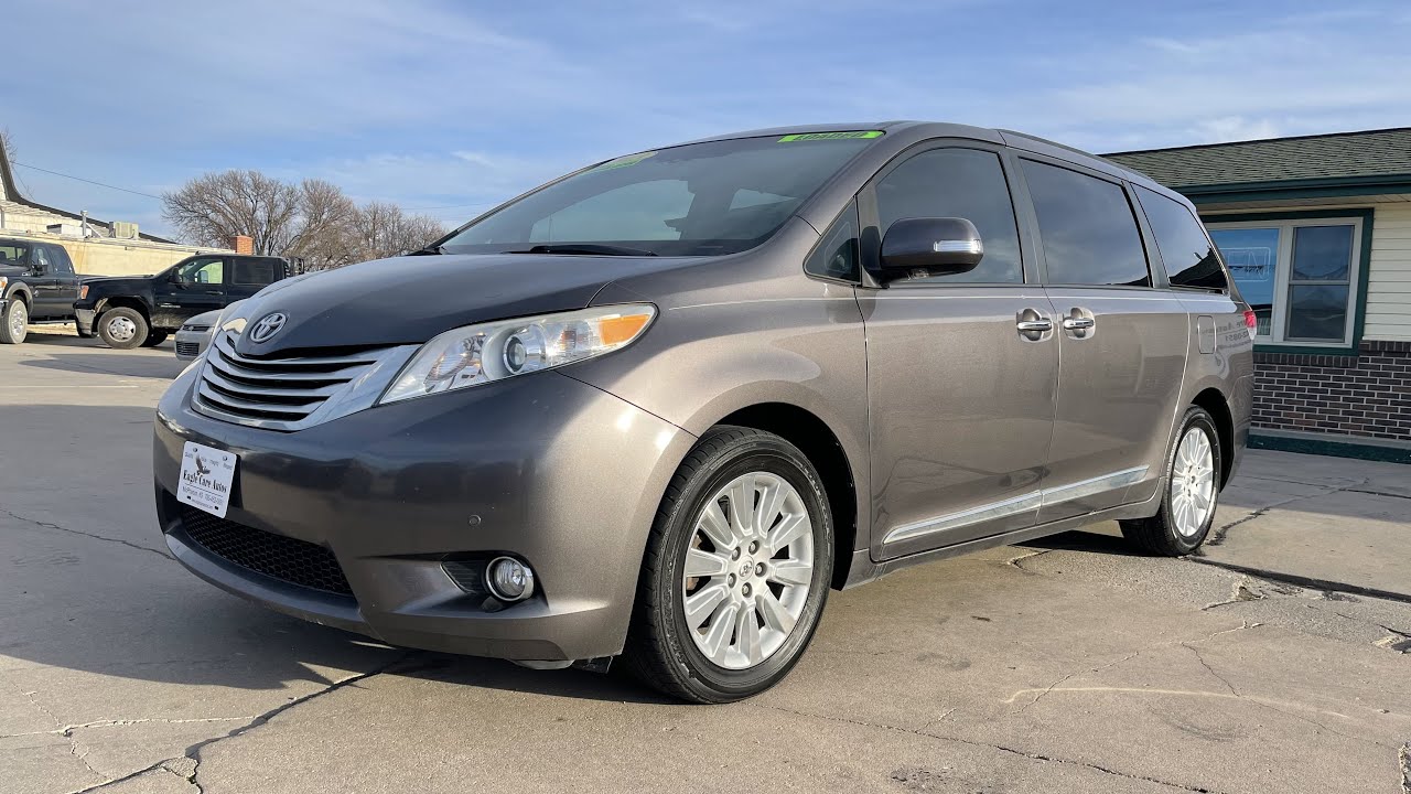 (SOLD) 2013 TOYOTA SIENNA LIMITED AWD @eaglecareautos
