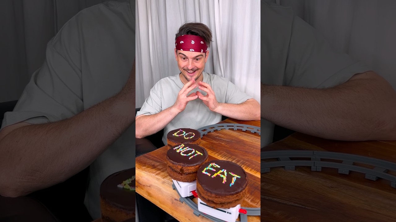 How to eat CHOCOLATE CAKE with your friend?😅❤️🍰| CHEFKOUDY