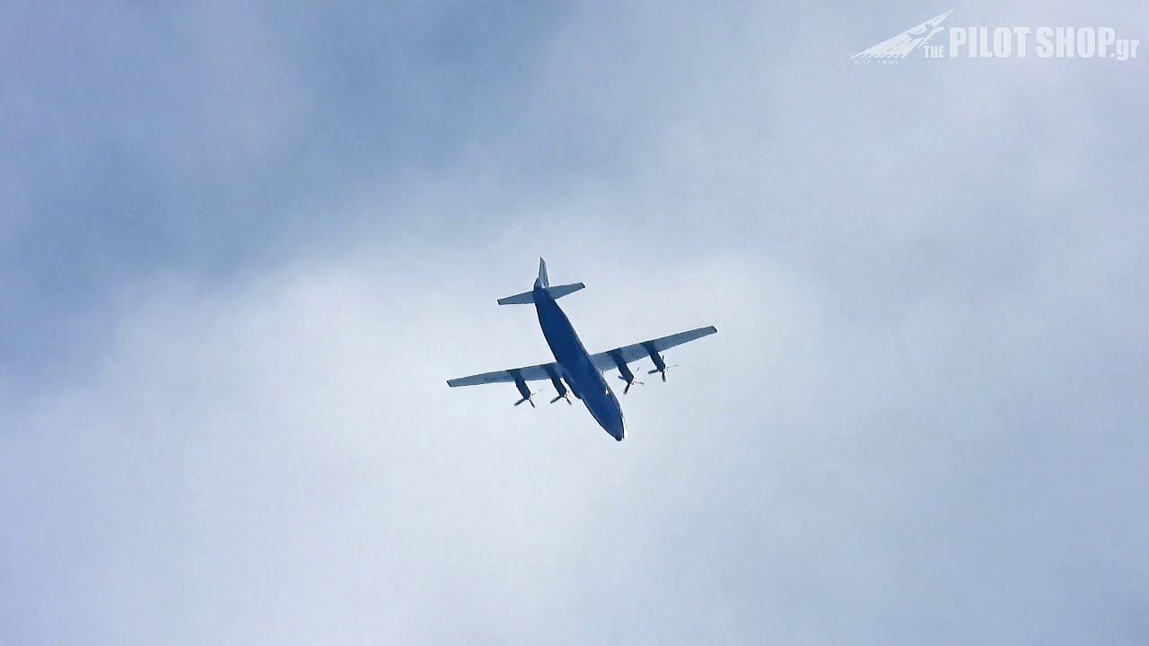 54 years old - Antonov An-12 sound - overfly 27.000, from the city!