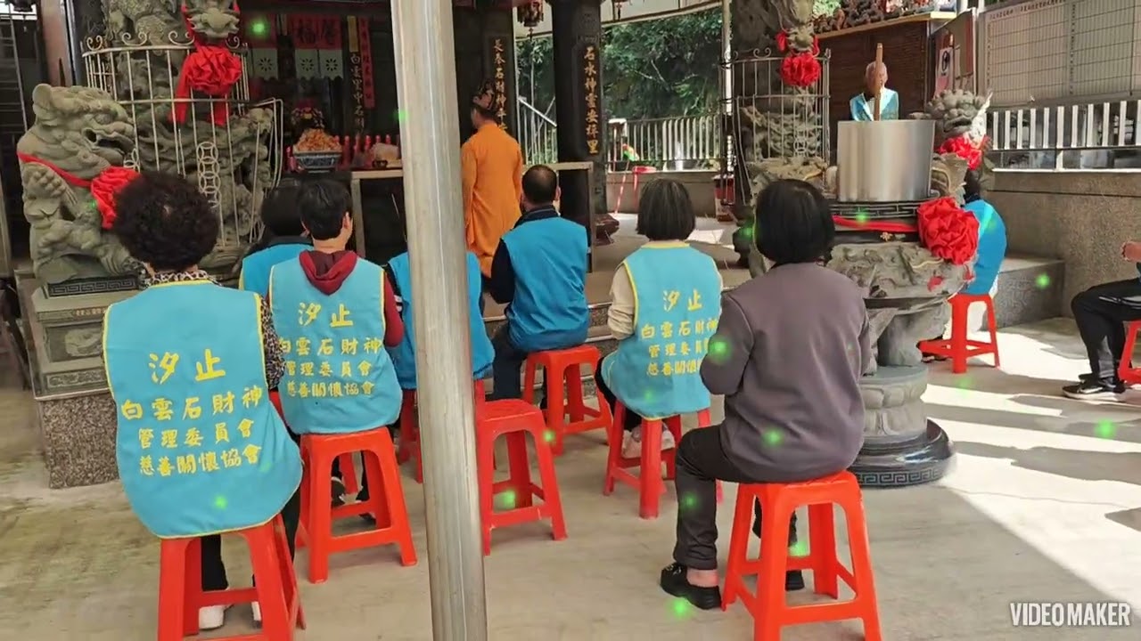 石財神蛇年謝燈，待馬年元宵節點燈。