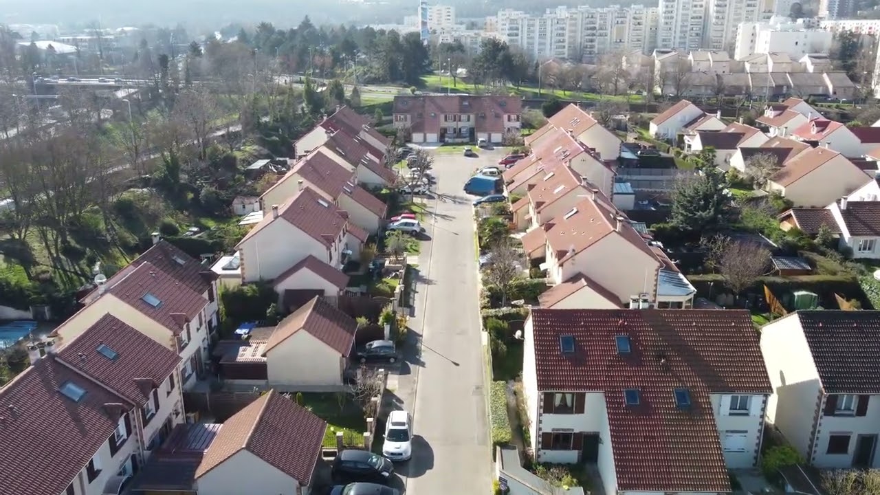 Flyover: Rue Jean Cocteau 95130 Franconville