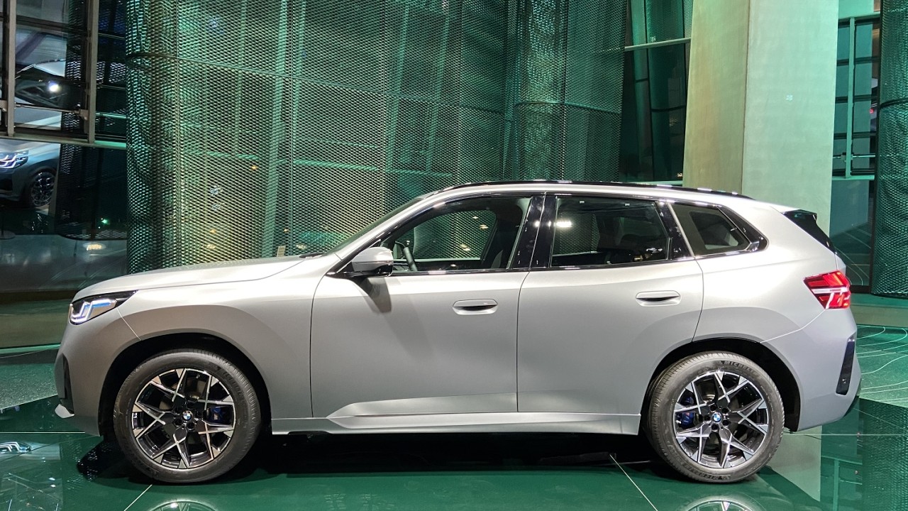 2025 BMW X3 20 xDrive G45 in Frozen Pure Grey metallic