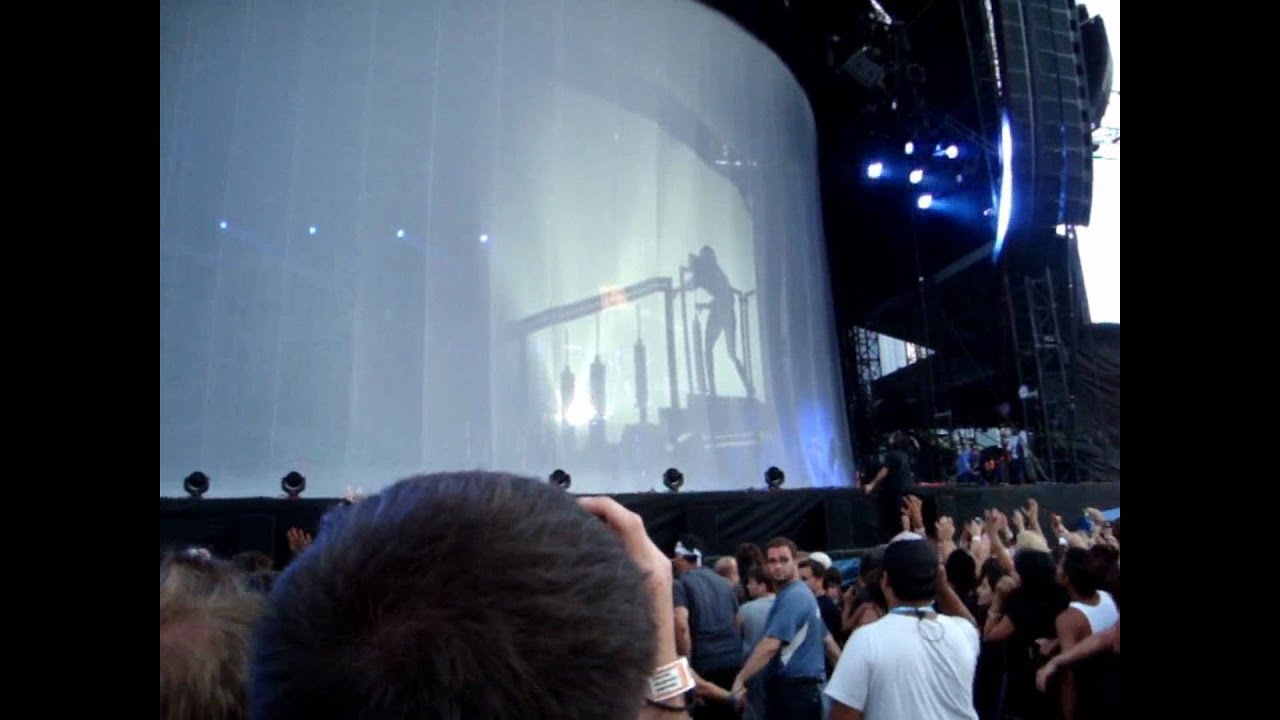 Lady Gaga Lollapalooza 2010 part 1 Intro/Dance in the Dark/Glitter and Grease