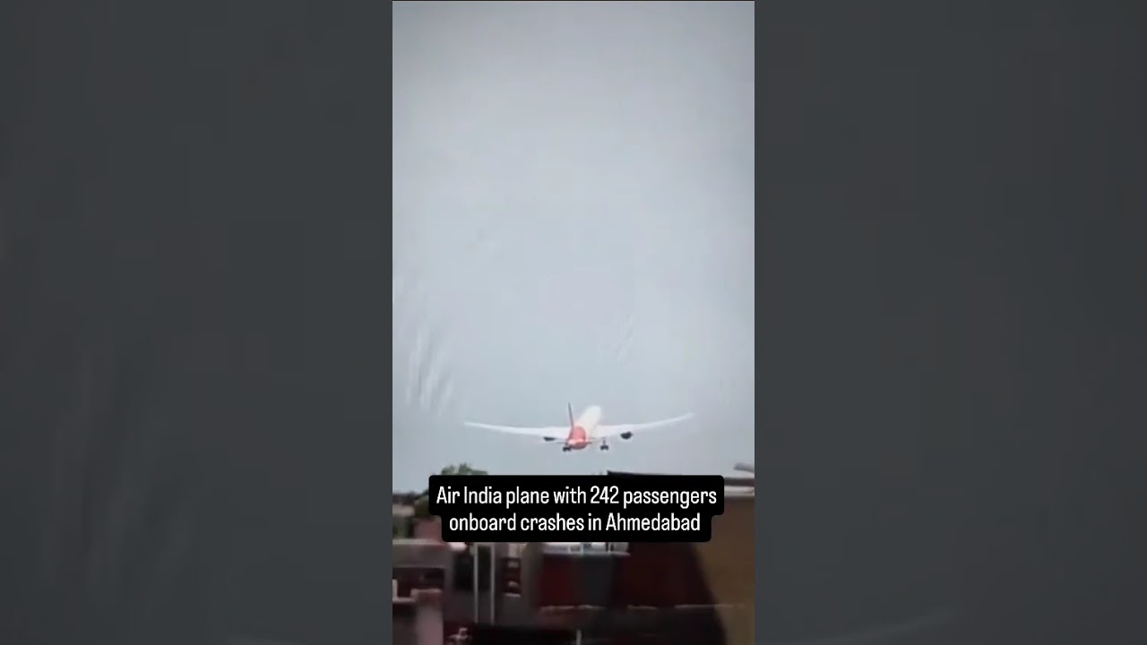 Самолет Air India с 242 пассажирами на борту разбился в Ахмадабаде
