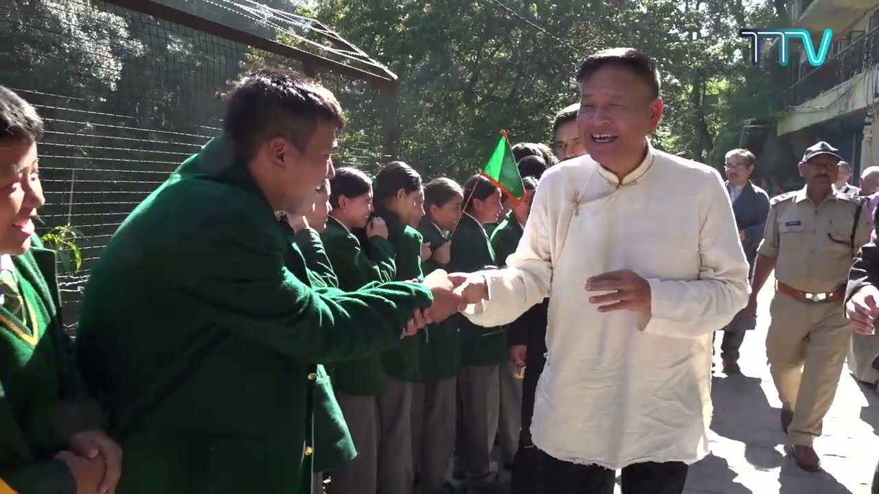 མ་སུ་རི་བོད་ཁྱིམ་སློབ་གྲྭ་དང་། མ་སུ་རི་སཾ་བྷོ་ཊ་གཏན་ཉིན་སློབ་གྲྭ་གཉིས་སུ་འཚམས་གཟིགས།