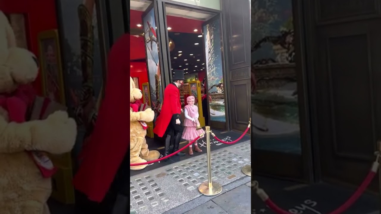 Watch me open Hamleys toy store regent street, London! I had the best time 💗