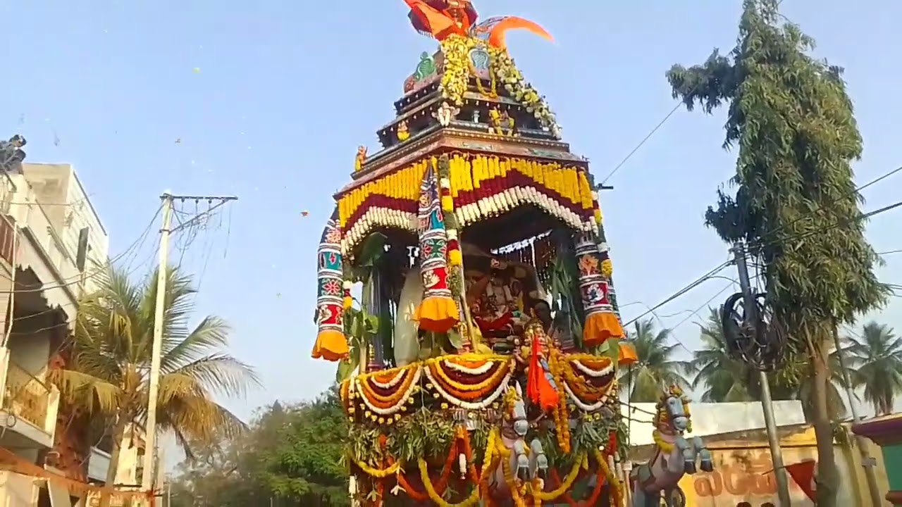 పార్వతీ పరమేశ్వర  తేరు  కాశీవిశ్వనాధస్వామి దేవస్థానము శివానగర్, ధర్మవరం 