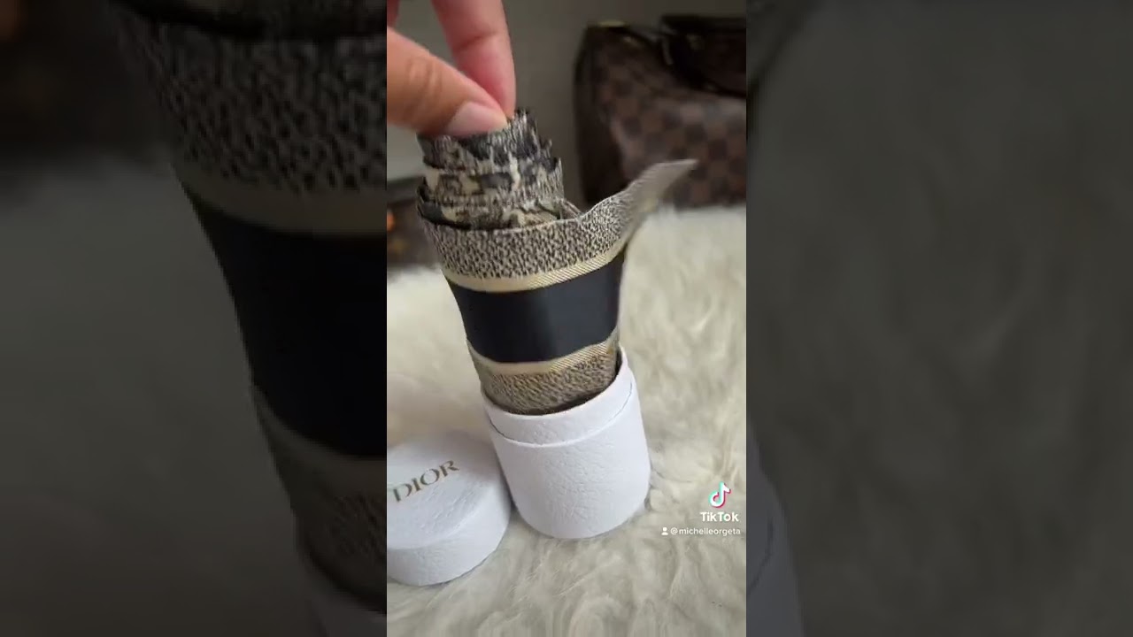 UNBOXING MY NEW FW2022 MITZAH SCARF FROM DIOR 🤎🖤, watch full video on my channel!