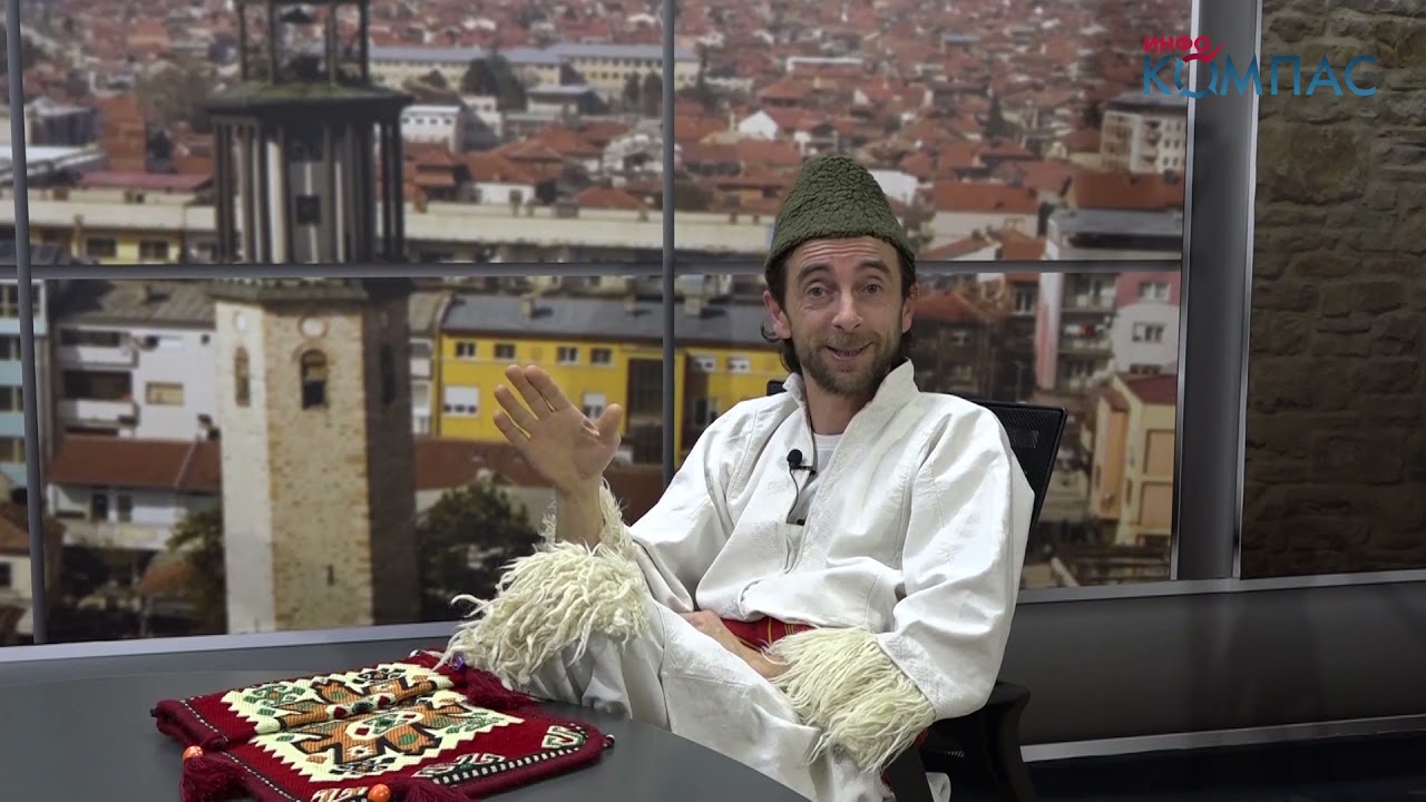 Плаво картонче