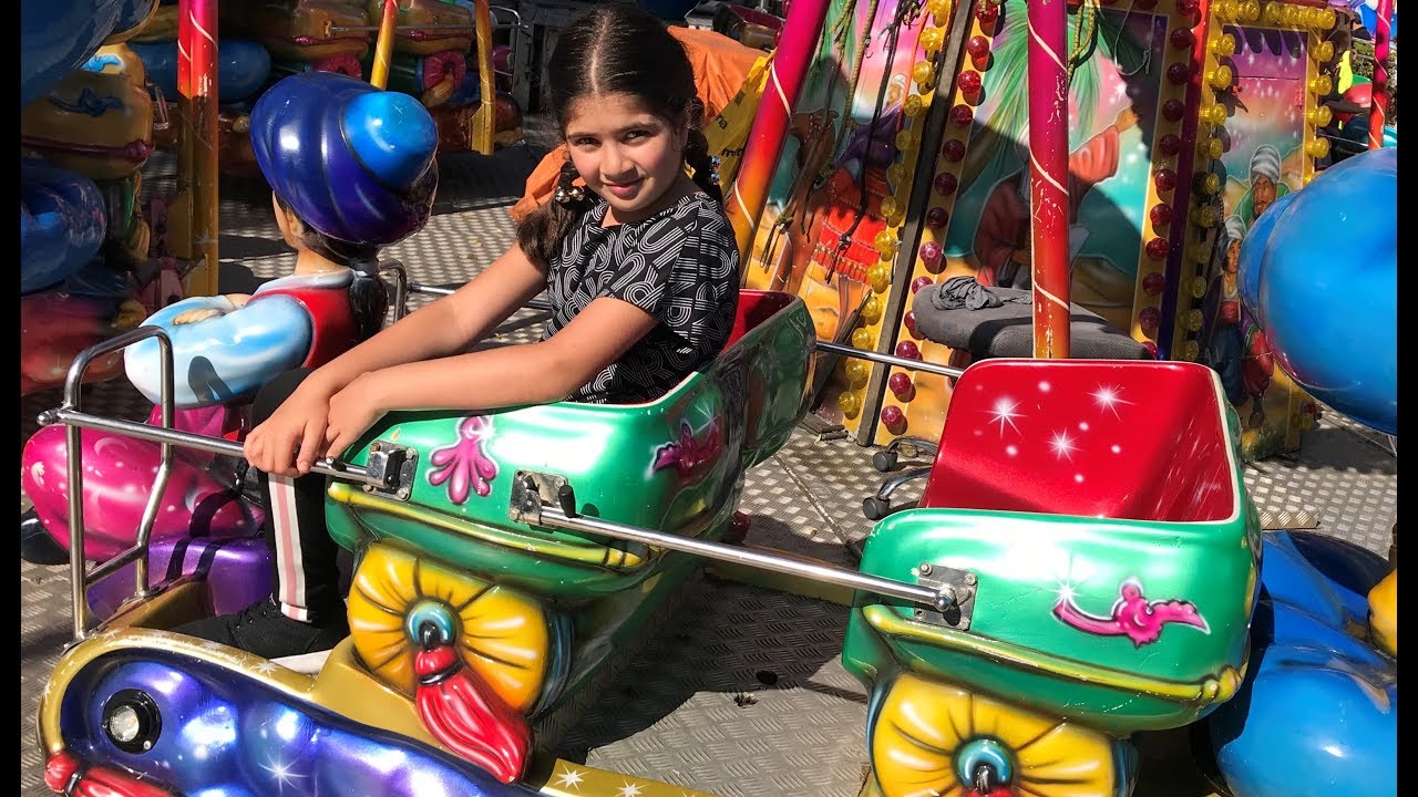 Karusellen, Inessa Mari Spelar i en n&ouml;jespark. Attraktion f&ouml;r barn.