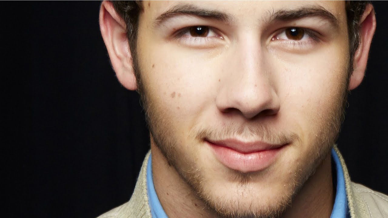 Nick Jonas & Priyanka Chopra Are Moving Quick! | Hollywire