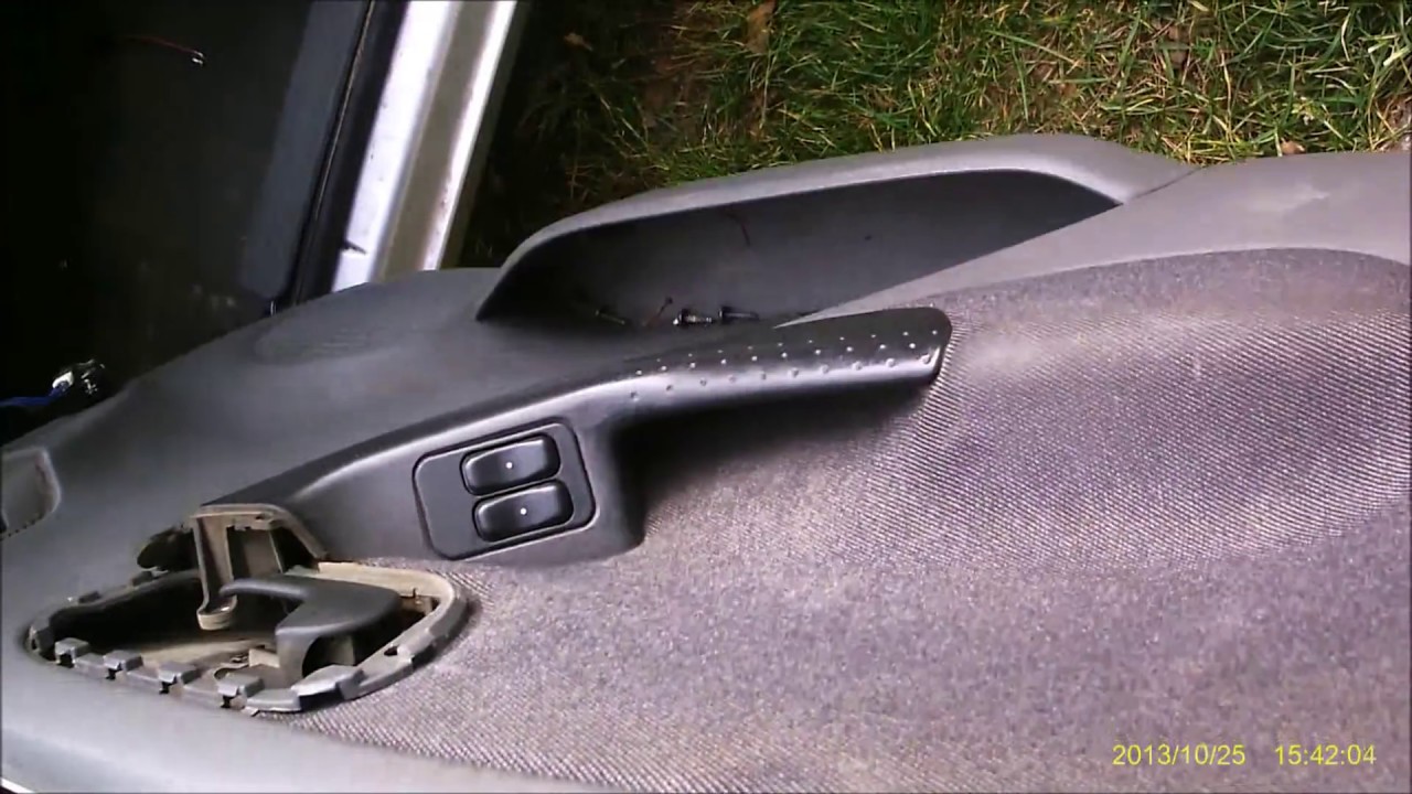 Opel Corsa C wymiana głośników w drzwiach.