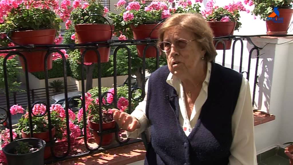 Corpus Sitges 2014: N&uacute;ria Andreu, una veterana al Concurs d'Ornamentaci&oacute; Floral de Fa&ccedil;anes