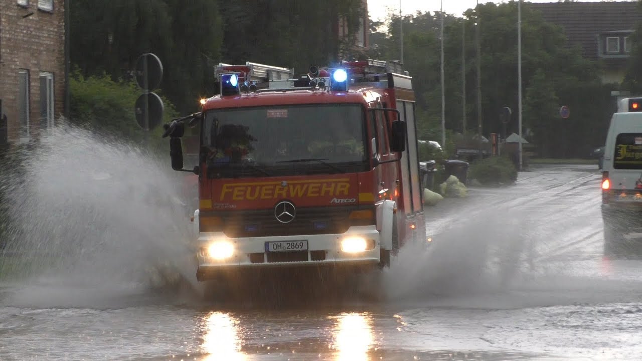 (Unwetter über Eutin/Mehrfach Hornwechsel) Einsatzfahrten Freiwillige Feuerwehr Eutin