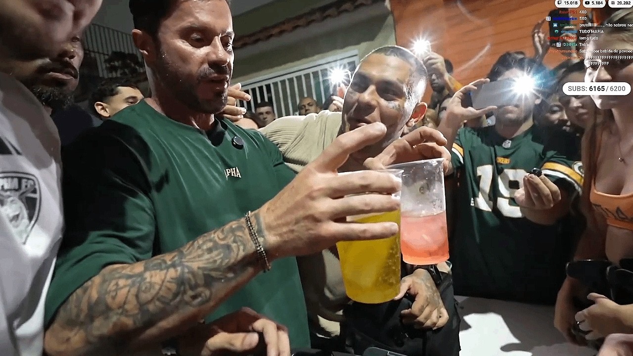 OS UNIVERSITÁRIOS DECIDIRAM QUAL É A BEBIDA DO MOMENTO SE É DO TOGURO OU DO JON VLOGS