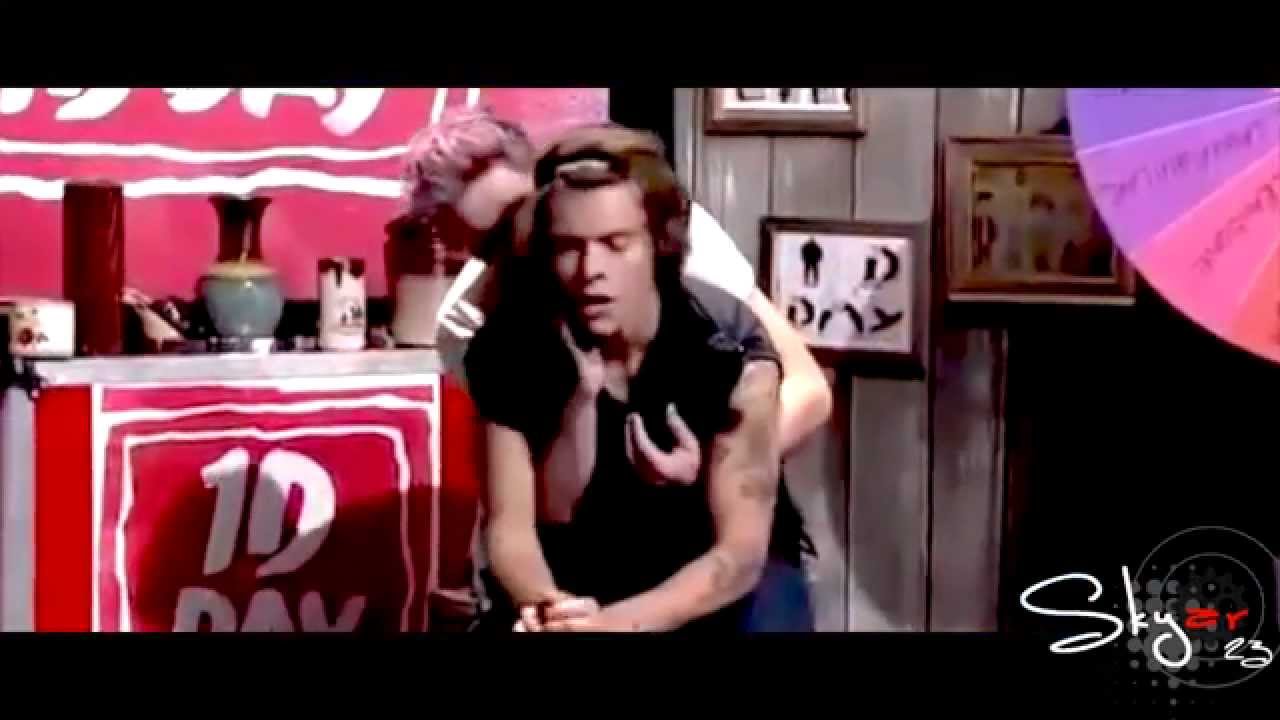 Harry + Niall || Narry || Can't help falling in love