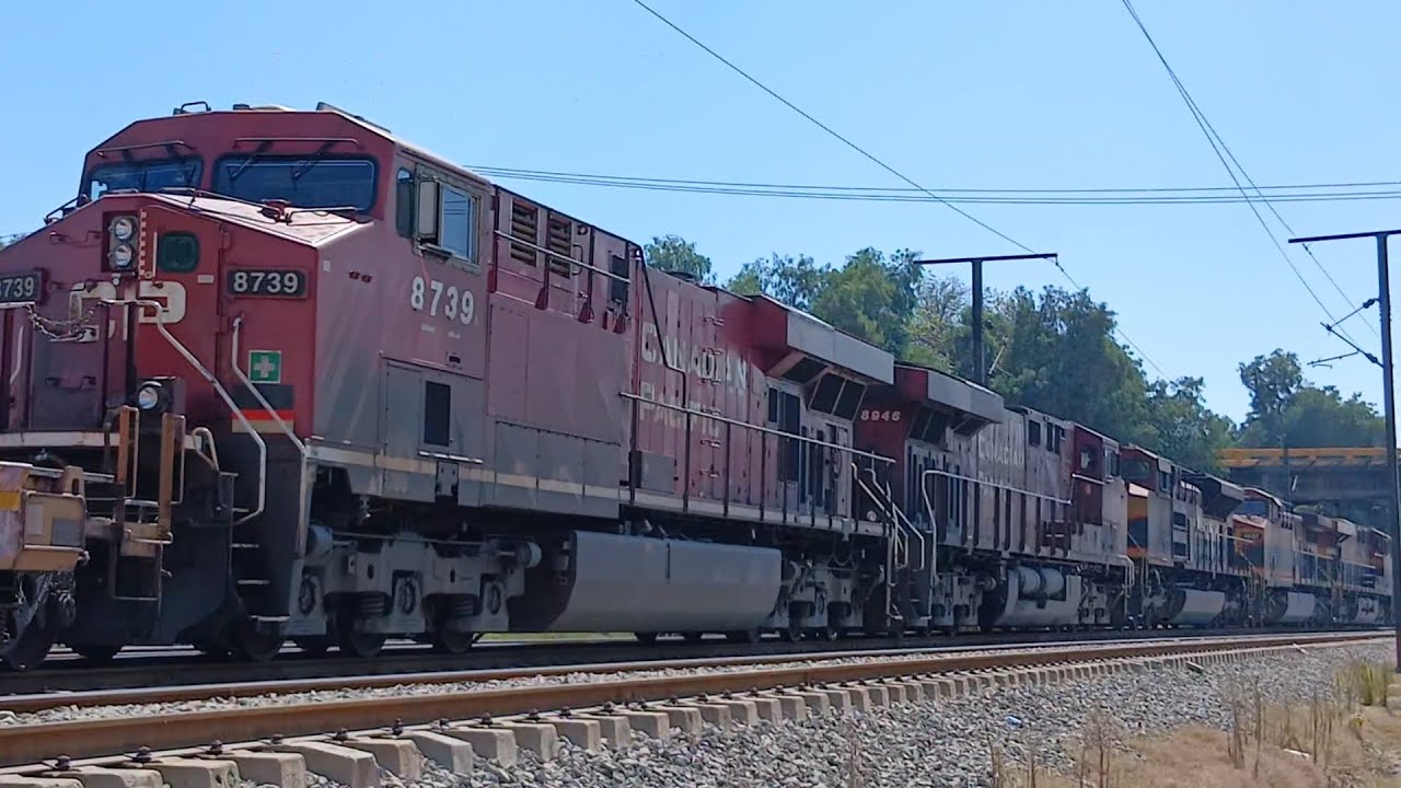 PODEROSO 197 CON 5 FUERZAS MOTRICES AL SUR MAQUINISTA SALUDANDO  3 KCS 2 CP #train #cpkc #kcsm
