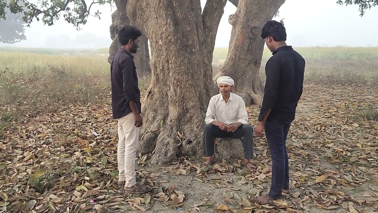 बेटा बाप से कपड़ा खरीदने के लिए कह रहे हैं