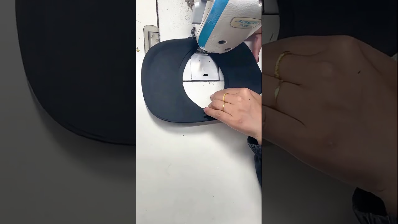 Daily life at a hat factory.🏭🧢 