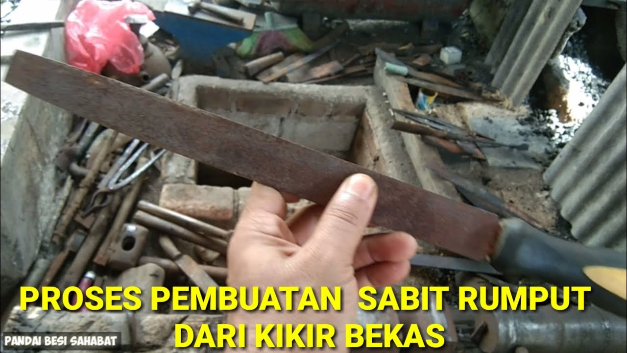 PROSES PEMBUATAN  SABIT RUMPUT DARI KIKIR BEKAS