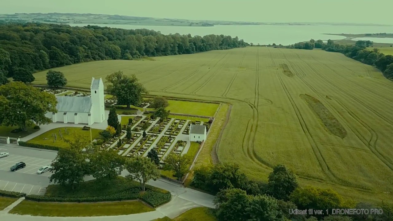 Bregnet Kirke og Kalø Slotsruin
