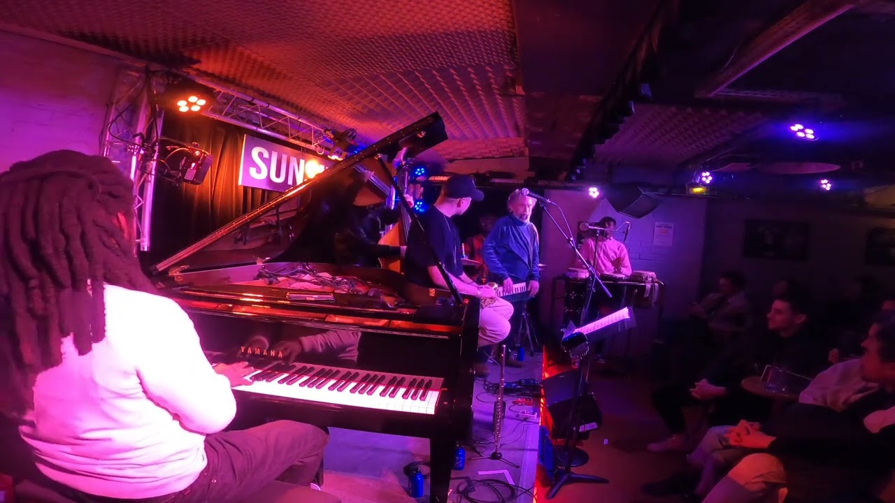 Yéyé Faye live au sunset feat Jean Phillipe Rykiel