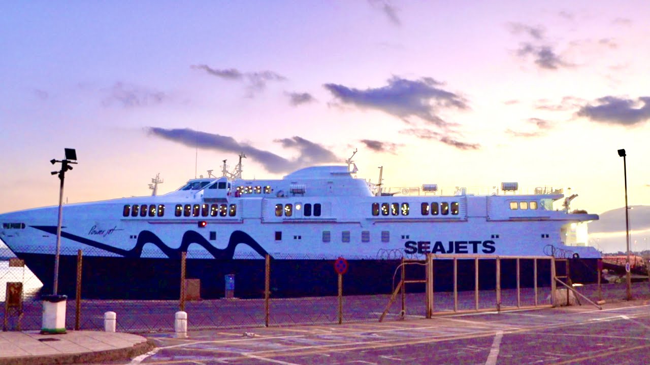 Seajet: Heraklion to Santorini