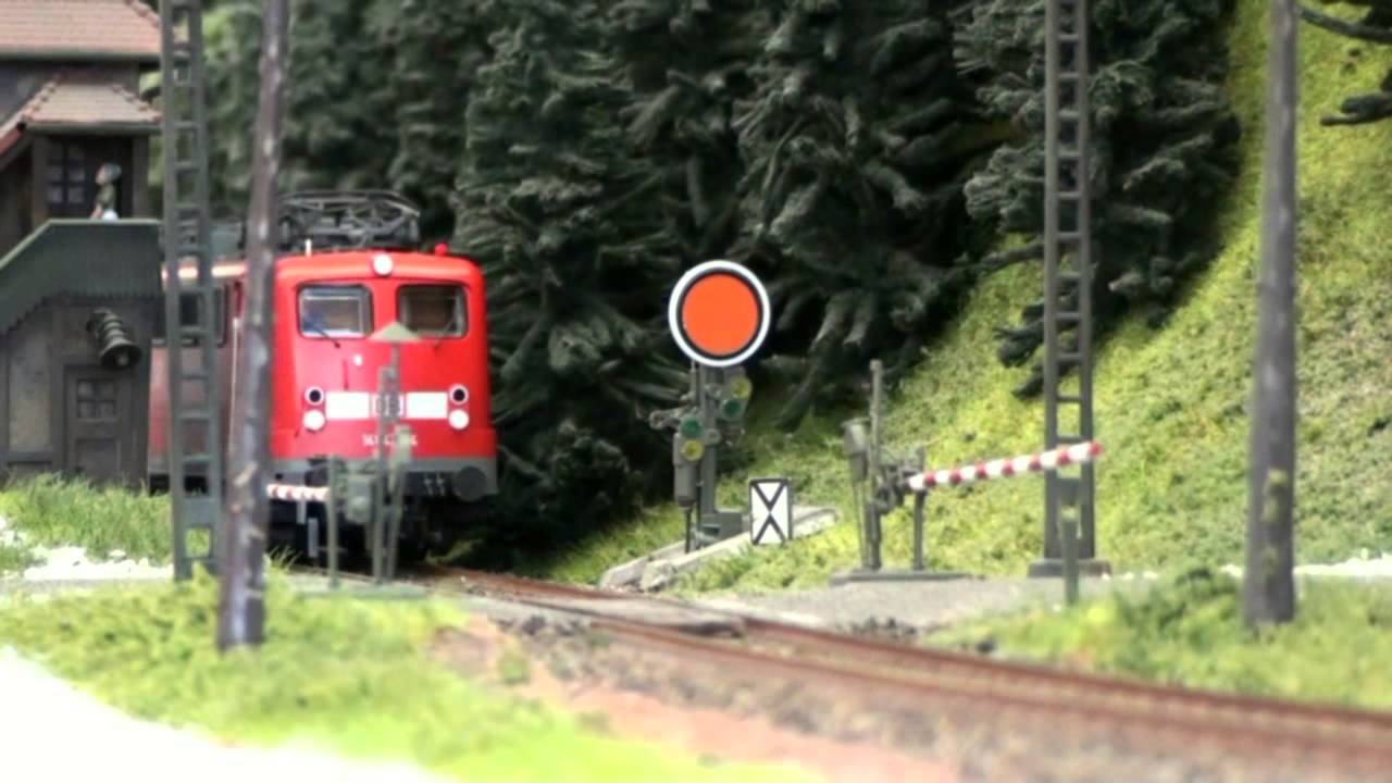 Fleischmann 432571 / 392571 Elektrolokomotive BR 141 der DB AG mit Sound