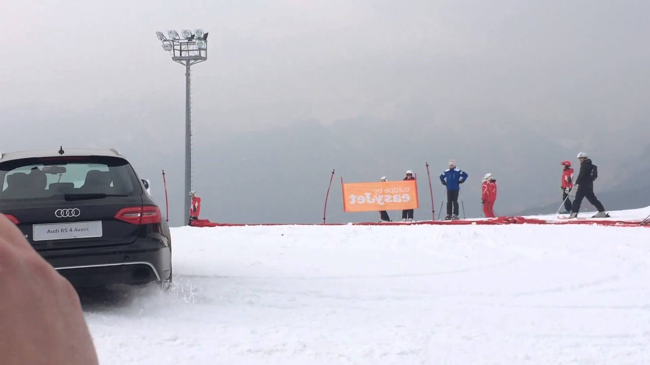 Audi rs4 drift on snow