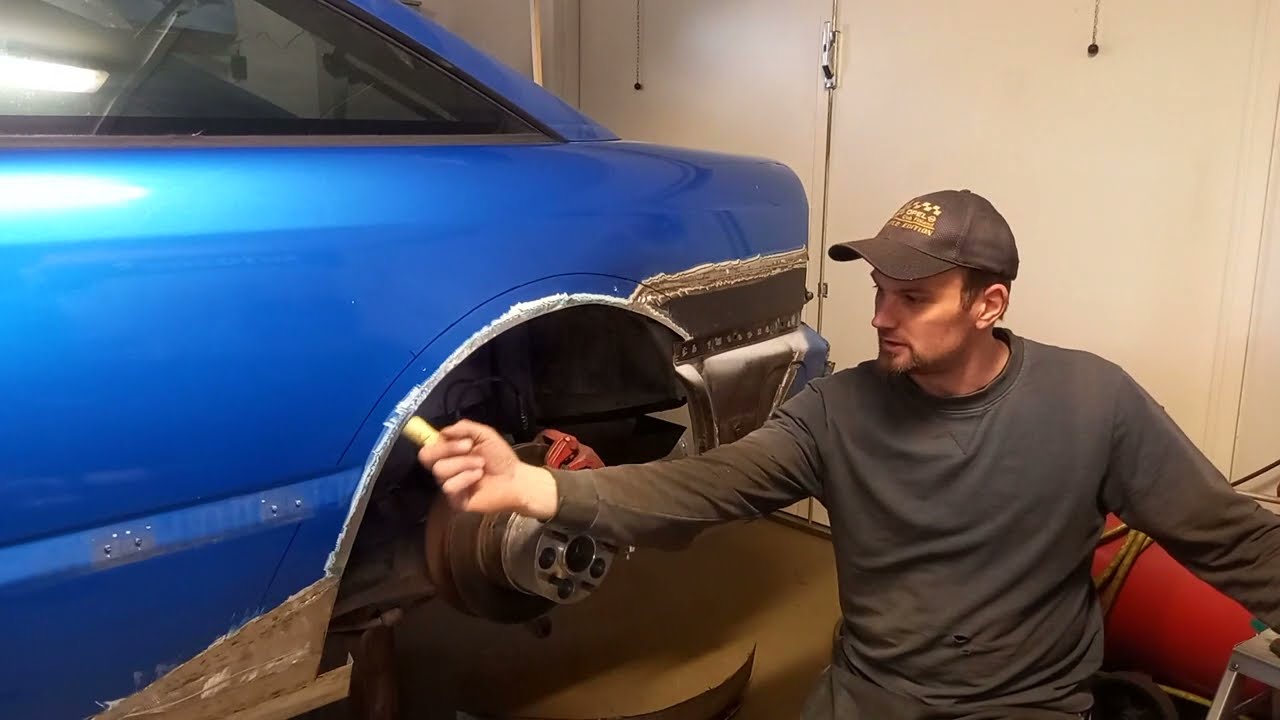Opel Calibran vasemman takakaaren nosto ja ruostekorjaus