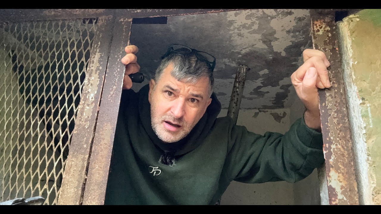 Versteckter Bunker im Wald gefunden. #lostplace #ruinen #dji #bunker #urbex