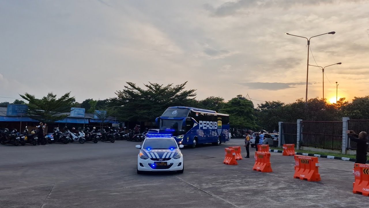 DETIK DETIK KEDATANGAN BUS PERSIB DISTADION GBLA JELANG LAWAN PERSIK KEDIRI