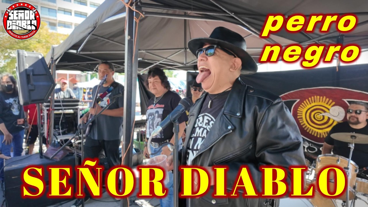 SEÑOR DIABLO en el Tianguis Cultural (perro negro)