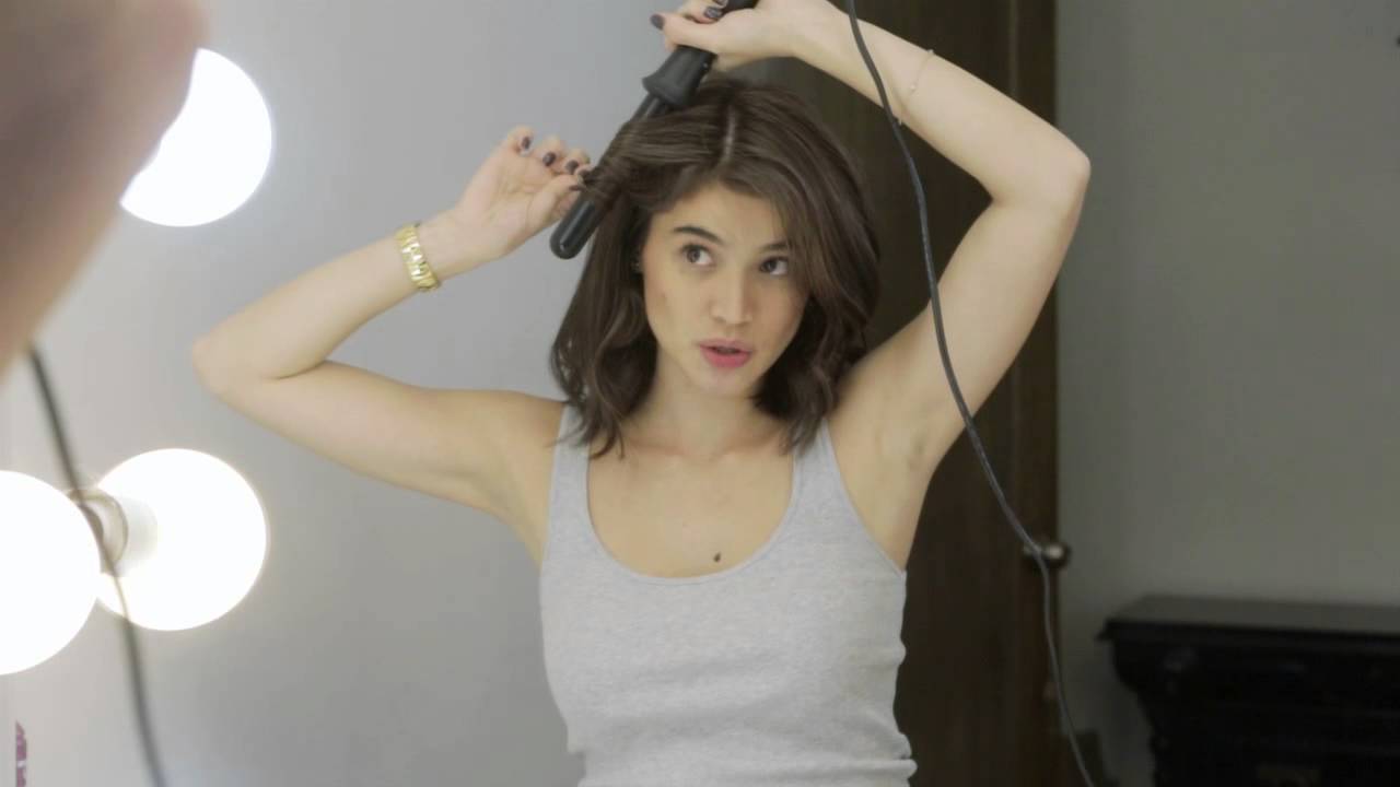 Easy Messy Beach Hair Styling Tutorial by Anne Curtis