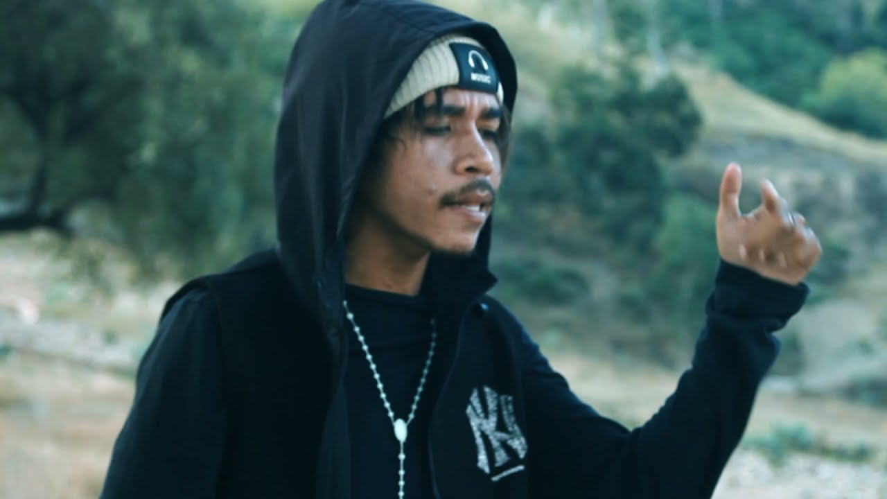 La Sai Realidade - J23 ft Bria petry (Official Music Video)