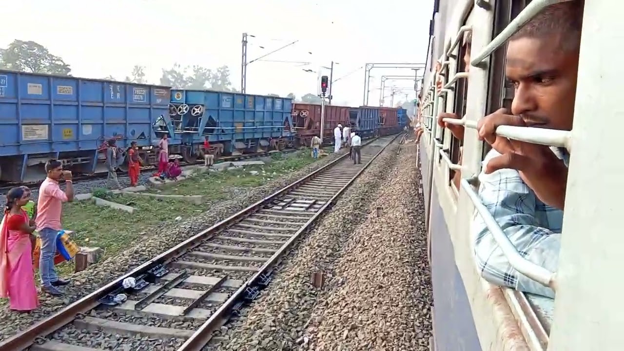 ट्रेन से जाते दूसरी लाइन में ट्रेन पटरी से उतरी थी 🤔🚉