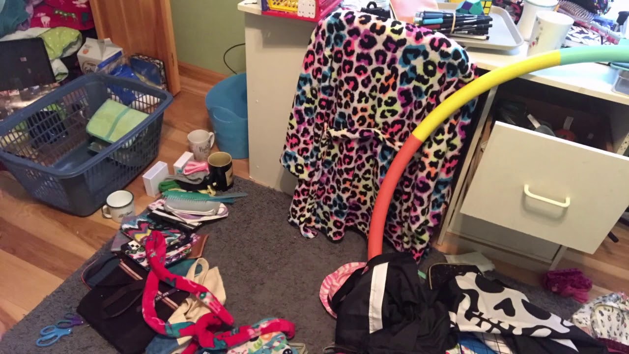 Timelapse of me packing up my bedroom 8/25/18