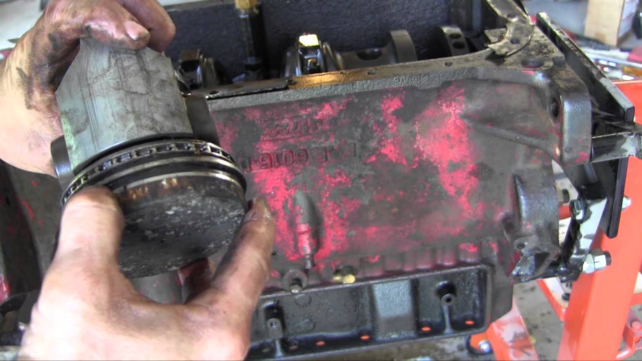 Ford Jubilee NAA Tractor Engine Rebuild Part 6 Piston and Crank Shaft Removal