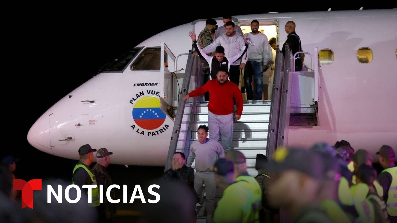 Los primeros venezolanos deportados llegan en aviones propiedad del Gobierno | Noticias Telemundo