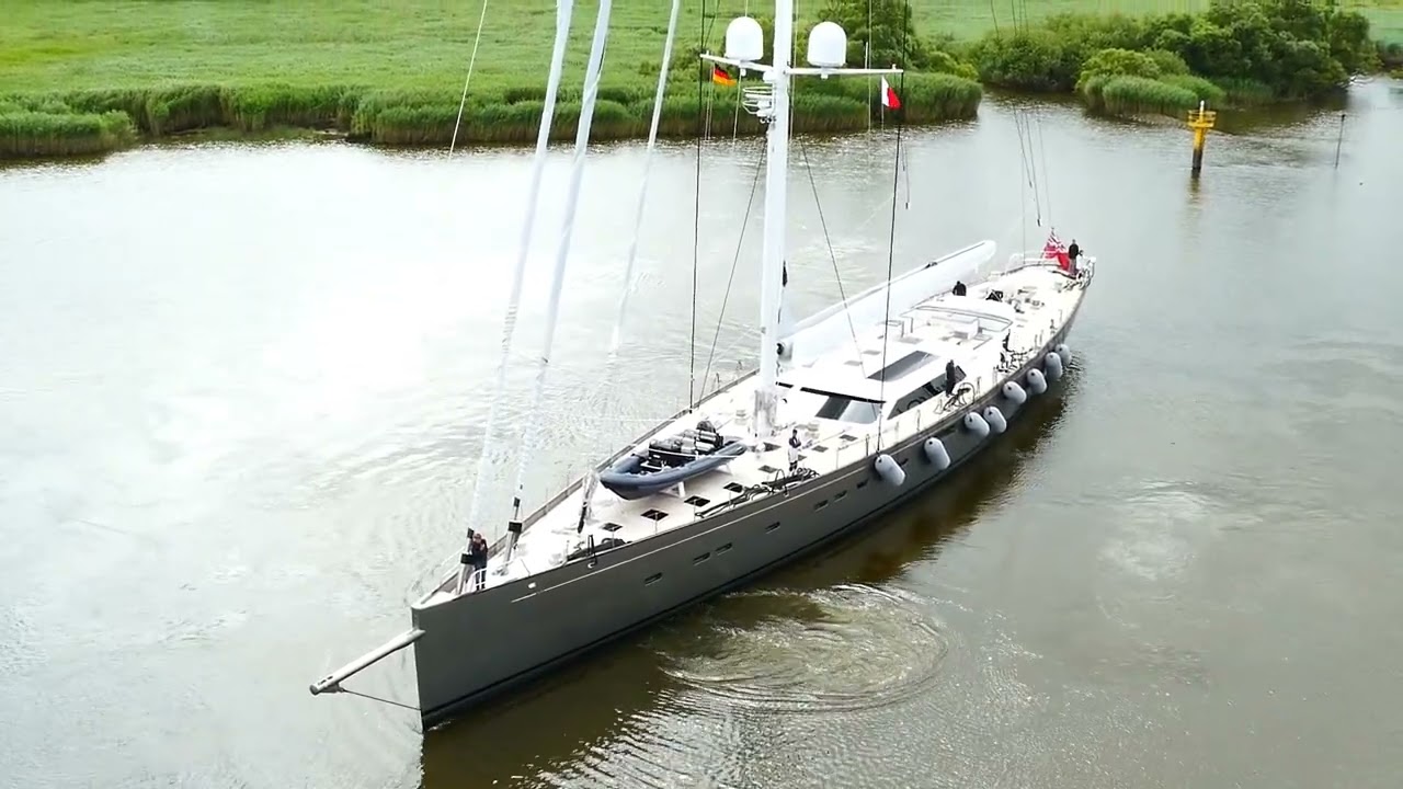 Megayacht  Pink Gin